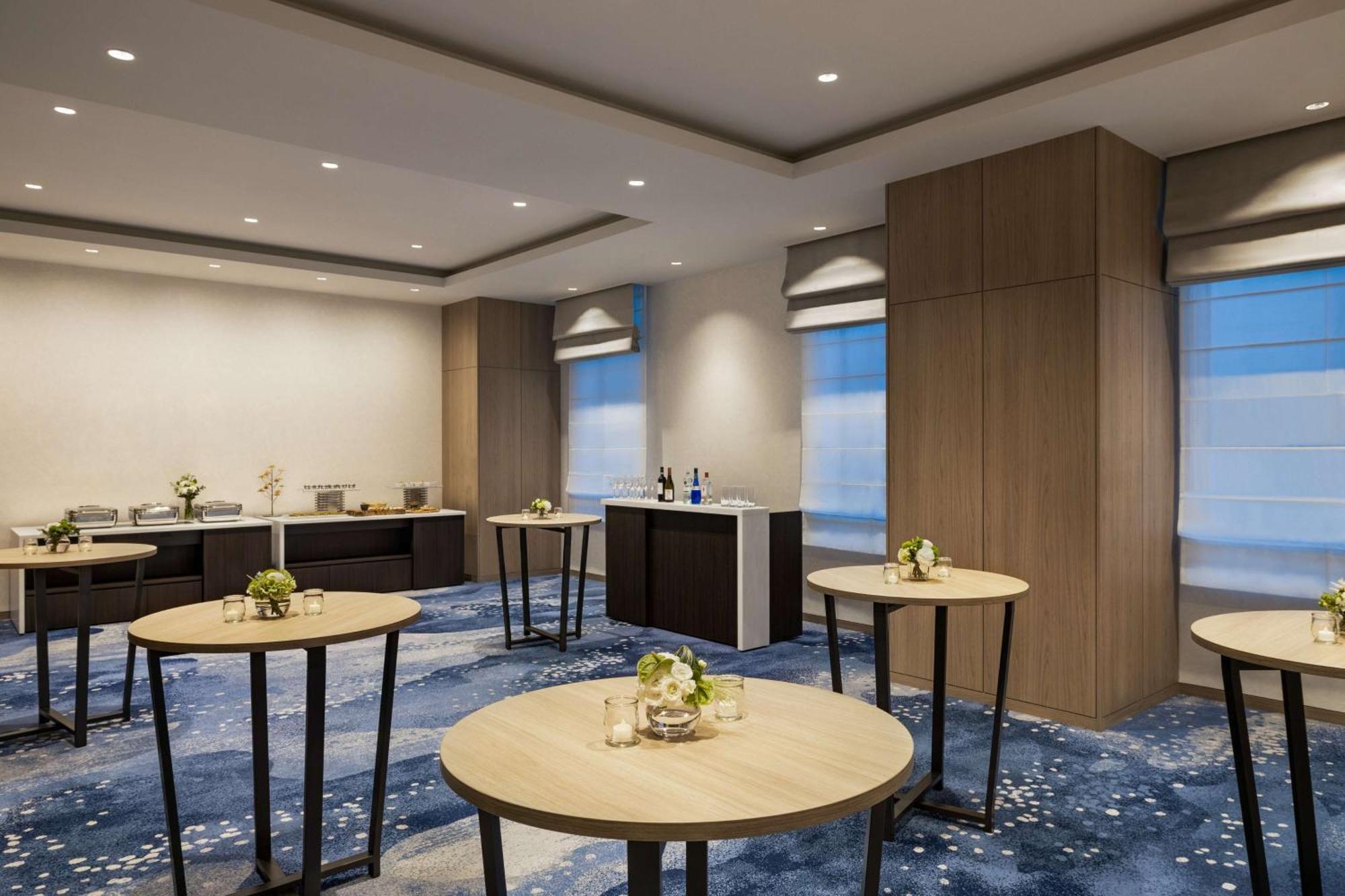 Hotel Doubletree By Hilton Toyama Station Exterior foto